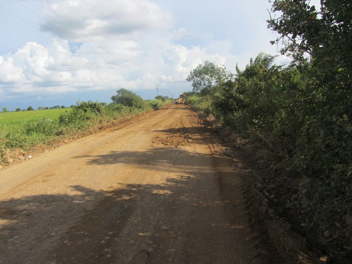 MIKOSAS2's tweet image. Se continúa con el mantenimiento de la vía alterna de Yopal-Mani @yopalcaracol