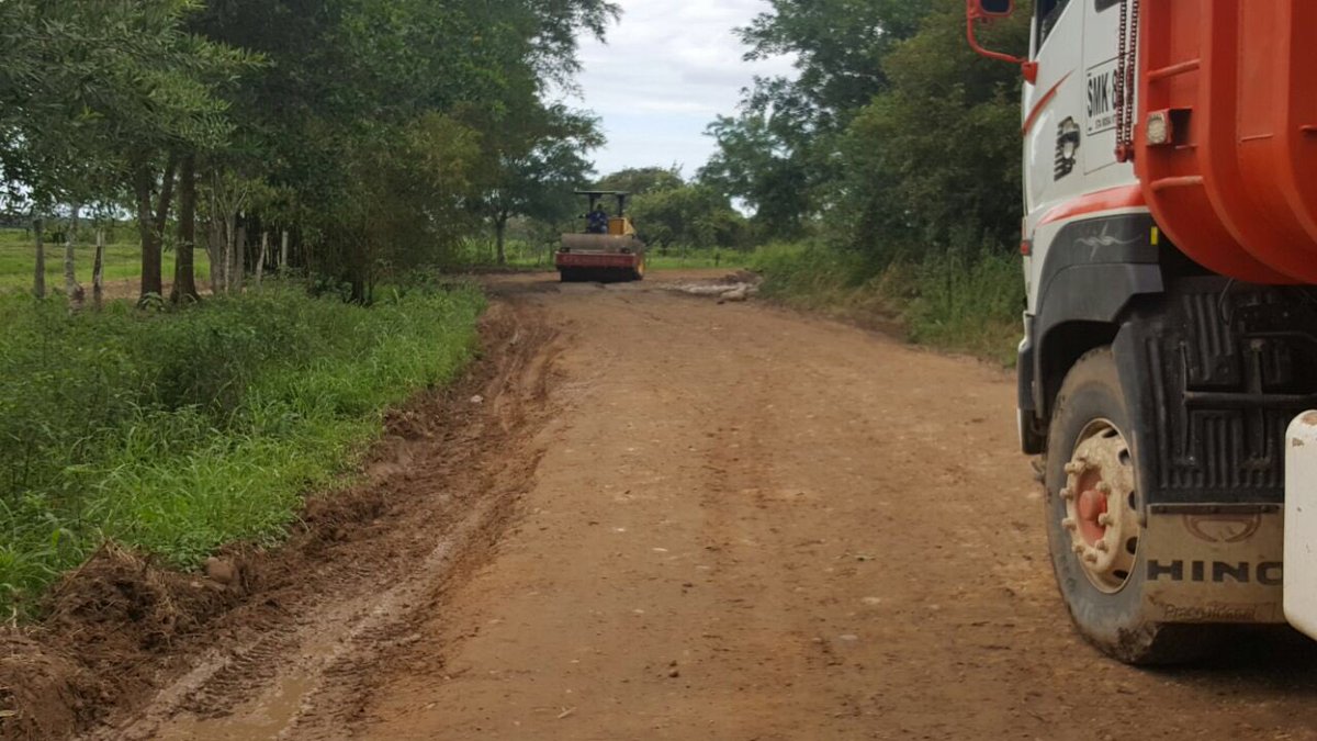 MIKOSAS2's tweet image. Se continúa con el mantenimiento de la vía alterna de Yopal-Mani @yopalcaracol