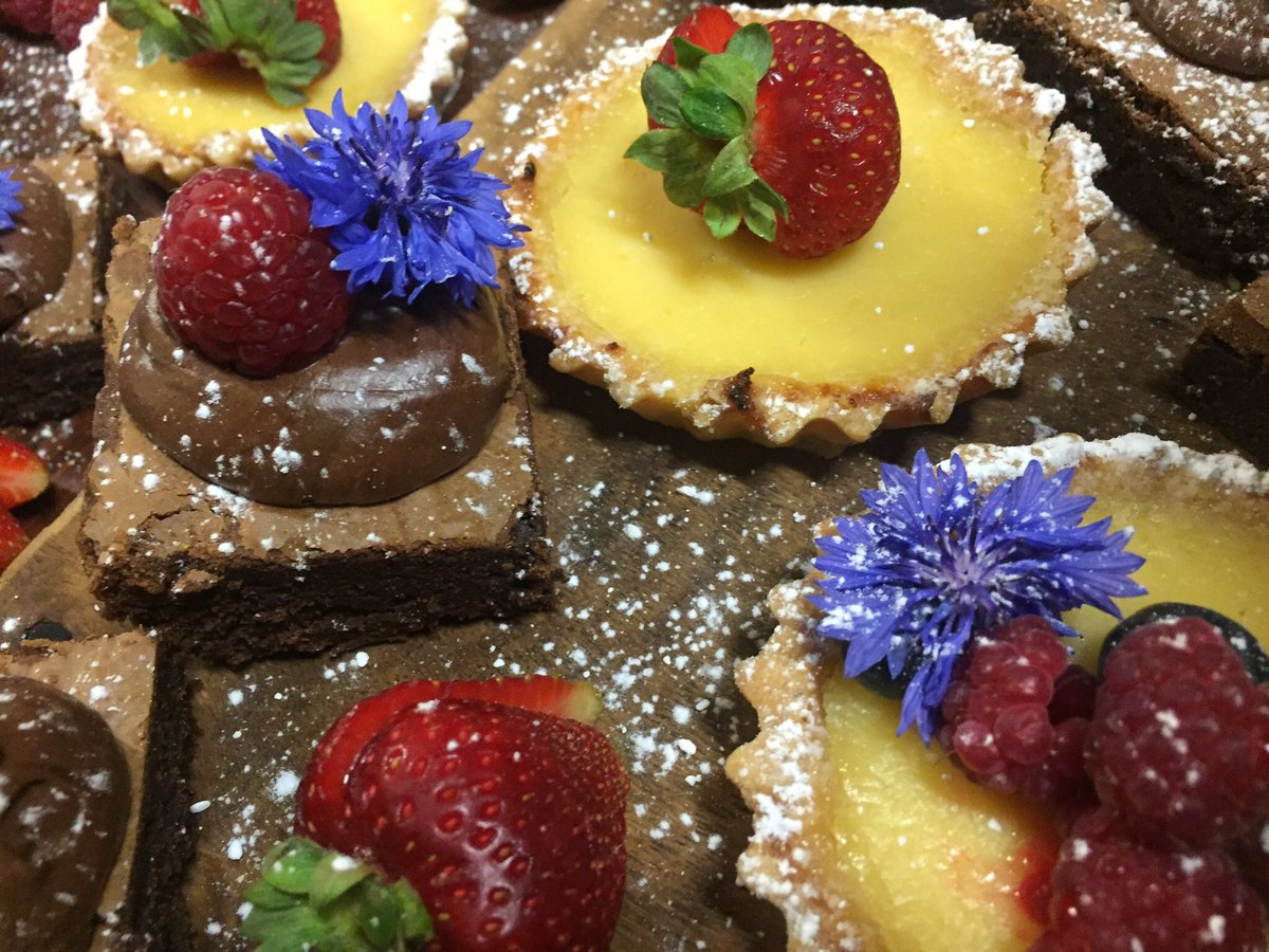 Fourandtwenty2's tweet photo. @PurbeckFoodie @DiscoverPurbeck #minipartypuds https://t.co/c0nWtwSnn6