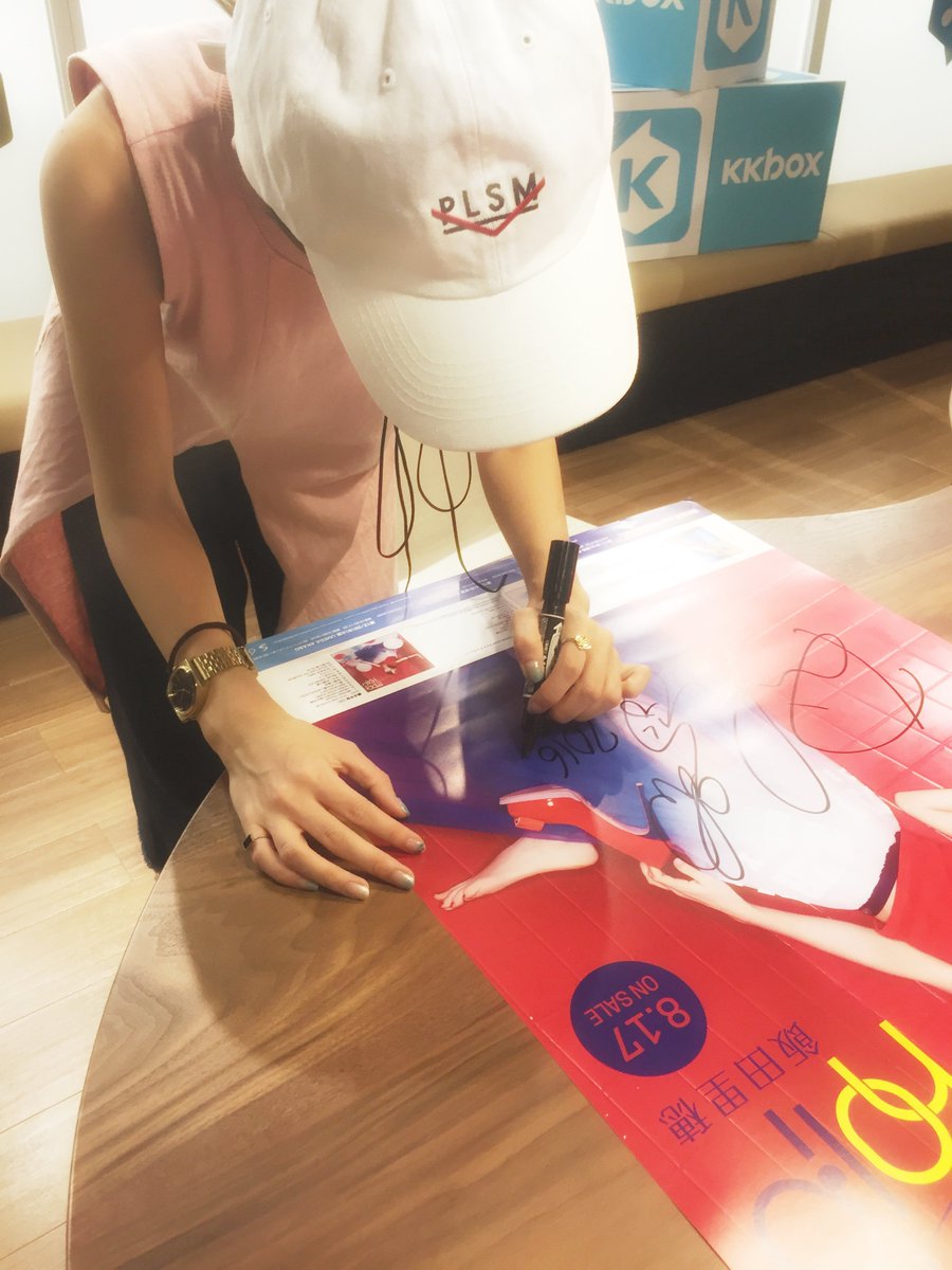 【未使用品】 飯田里穂 直筆サイン入り グッズ Tシャツ カレンダー 写真集 2015 deep 飯田里穂 直筆サイン入りチェキカード