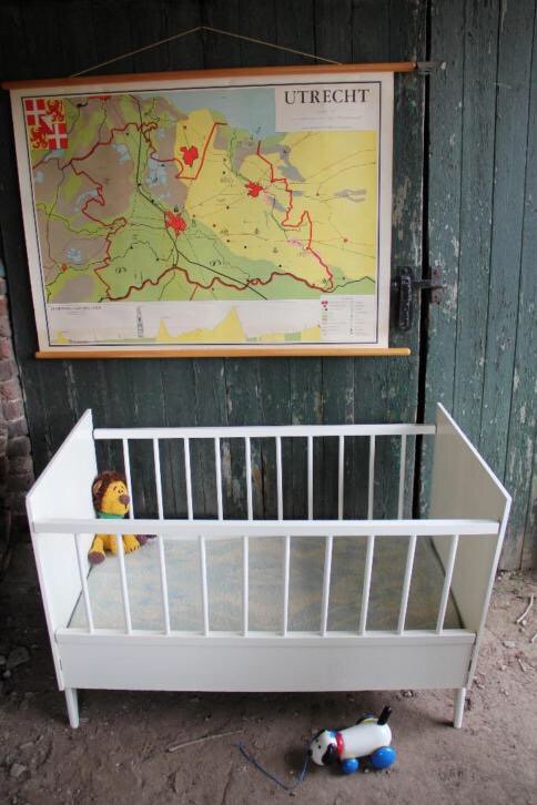 Kastjemenou's tweet photo. #retro #vintage wit #ledikant / #kinderkamer / #baby #bedje / #jr60 https://t.co/0vN6g7Duuv https://t.co/vVfJOCK0gy