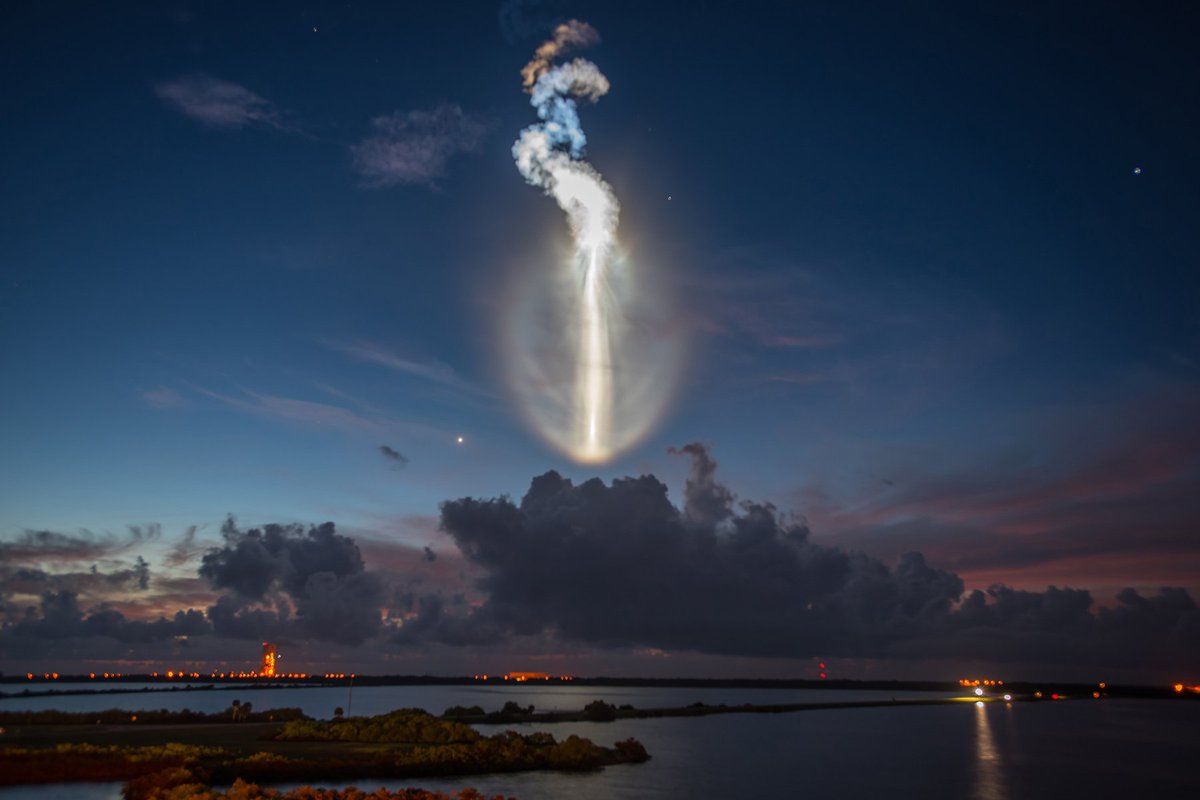 Rainmaker1973's tweet photo. #1YrAgoToday @ulalaunch #AtlasV w/ #MUOS4 sat launched creating a spectacular display along Fla. Space coast https://t.co/CudeyBaSYY