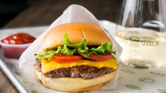 DallasREAgent's tweet image. Hello Shake Shack! Welcome home! #crescentcourt #shakeshack #packedshack #worththewait ... bit.ly/2cf7sTm