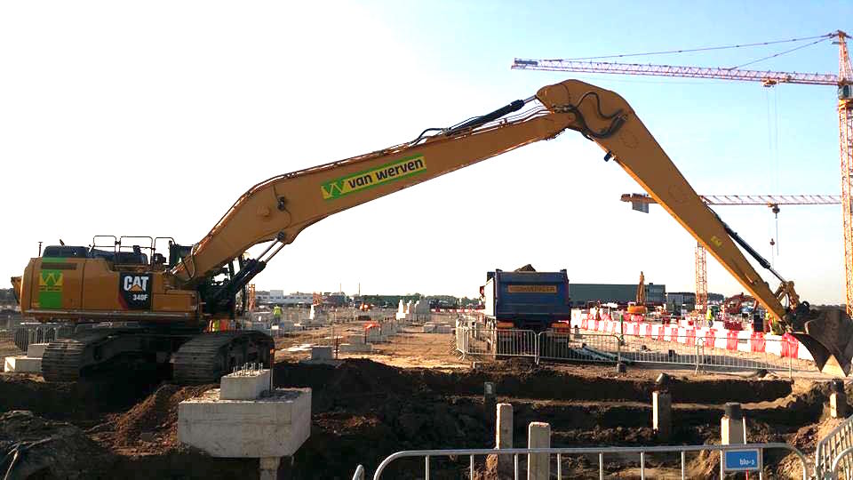 Nieuwe Cat 340F met giek van 18m draait mee bij bouw megadatacenter Microsoft. #onswerk

vanwerven.nl/nieuws/nieuwe-…