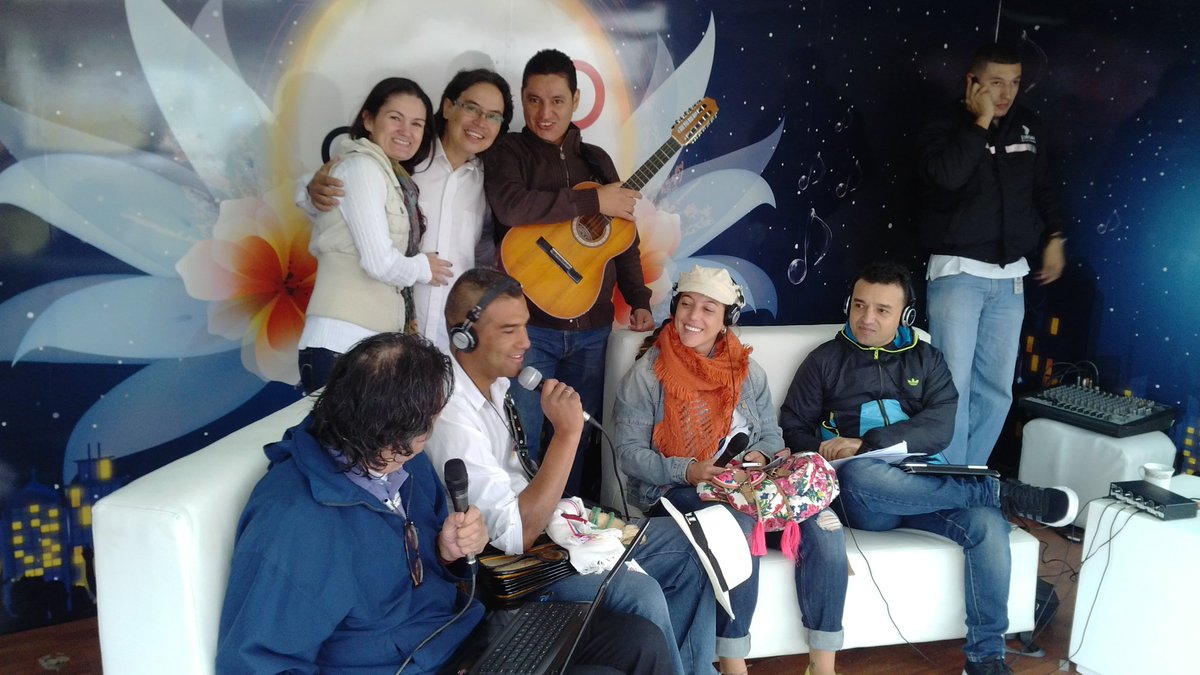SandyOlarte8's tweet photo. #GraciasAramburo por ser faro durante el camino recorrido. @anesma @juanferg @Mapipineda @CanecaHumor @APjarboleda https://t.co/2FPo4IkQCu