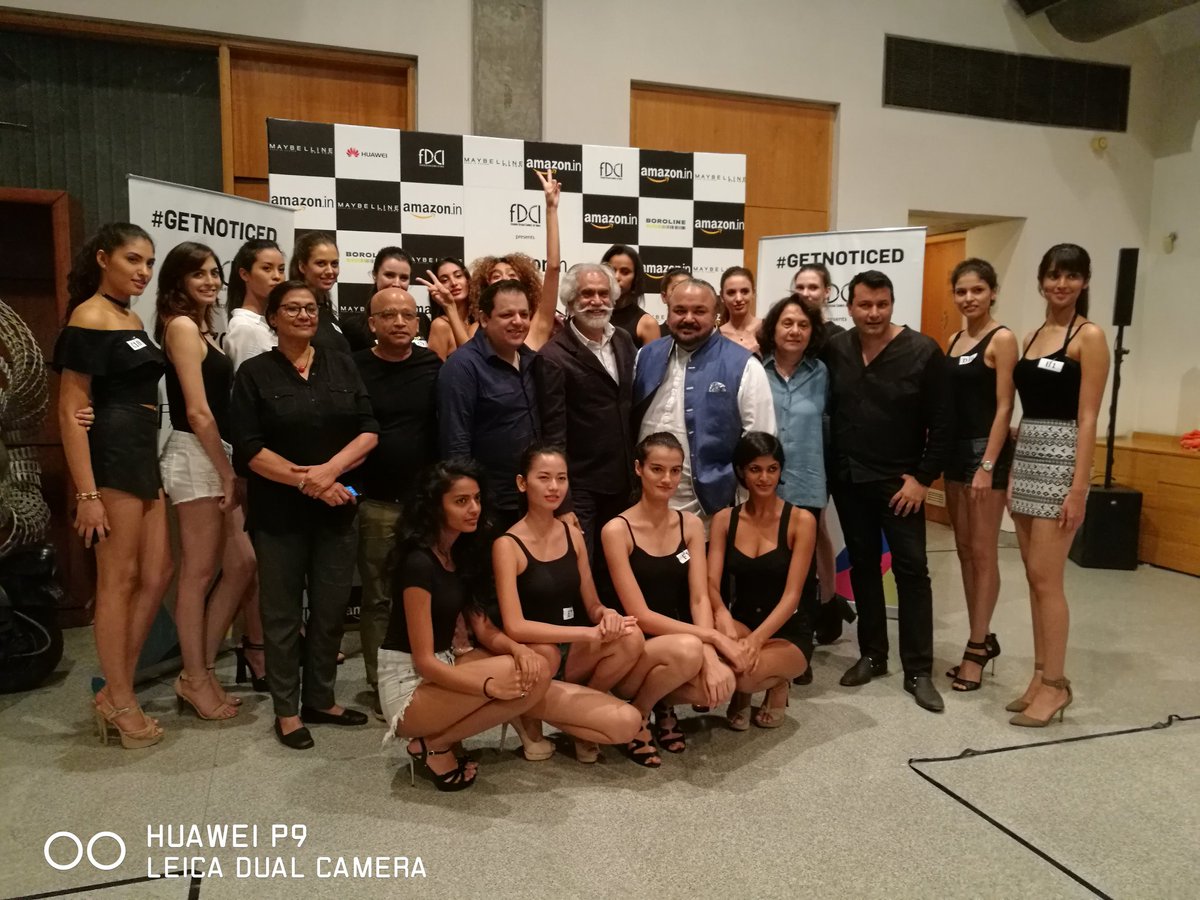 fdciofficial's tweet photo. It's a wrap! Our jury with the female finalists #AIFWSS17 #GETNOTICED @AmazonFashionIn  @MaybellineIndia https://t.co/STlYMa8Je3