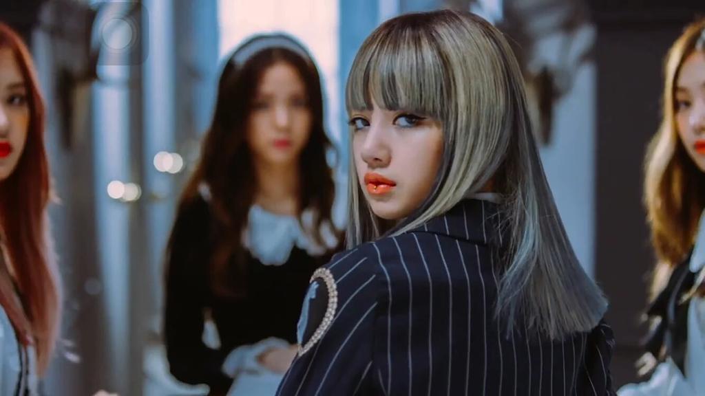 blackpinkreacts's tweet photo. when someone reminds the teacher of the homework https://t.co/hzCpsAYd1u