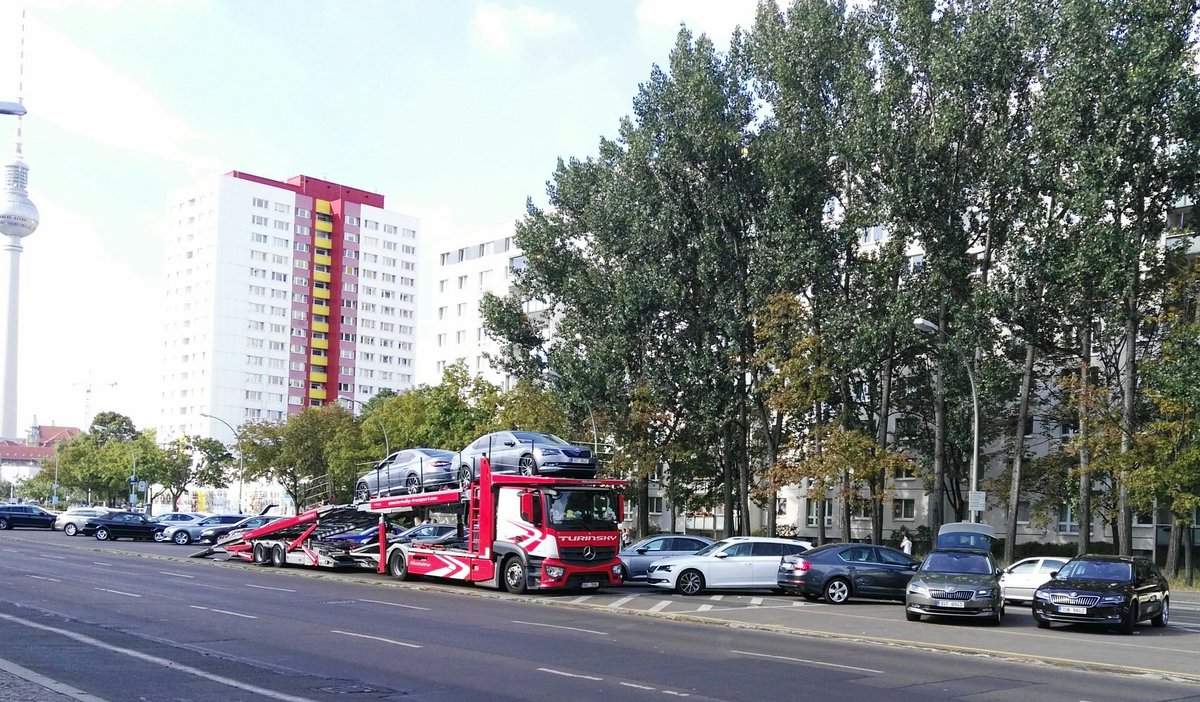 Fremdsystem's tweet image. Schgodda-Ostschlürren. #bredandbutter2016 Direct imported from #Kvasiny . #schattelskoda #GigiHadid  #SkodaSuperb