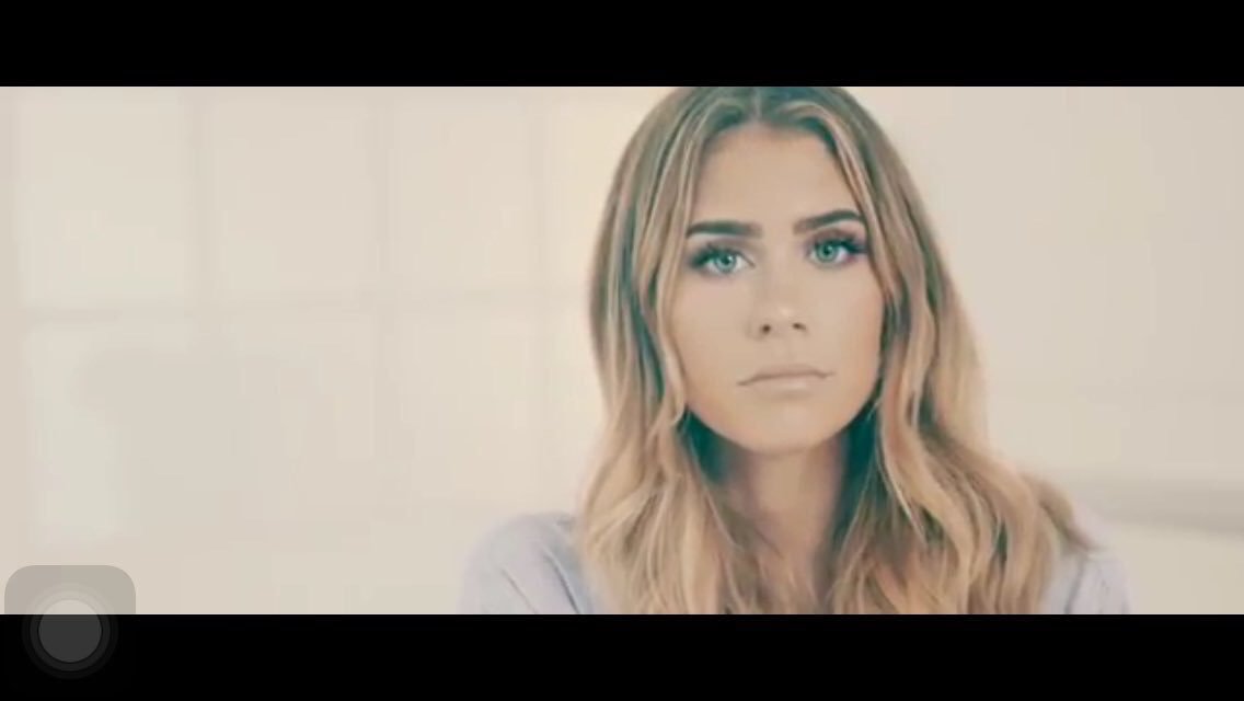 schaut euch auf jeden Fall das Musikvideo zu "Clouds" von <a href="/JonaSelleMusic/">JONA | JONA XX</a> an! 😍☁️

youtu.be/kbPYrPjhmFI