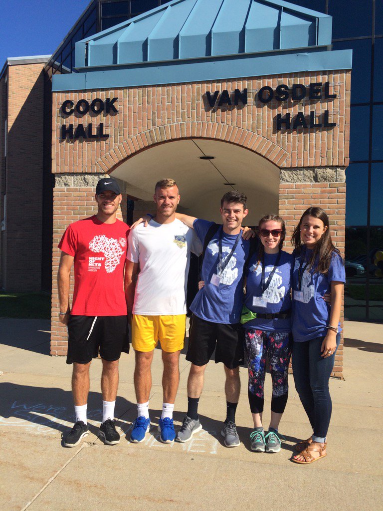 CornerstoneU's tweet photo. Who's moving into Cook/VO today? #CUWelcomeDay #CUFall16 https://t.co/kSYzVHUDiN