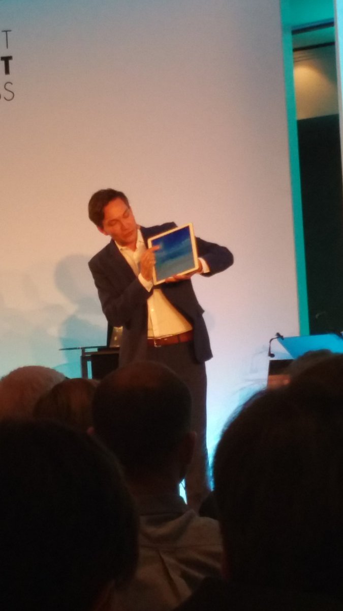 ABCANWALT's tweet photo. #azk Digitalmagier Christoph Wilke zaubert mit dem IPad https://t.co/V5x6gWnwKO