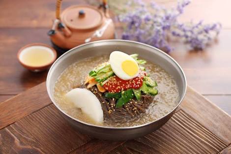 пхеньян нэнмен. нен мен. Bibim naengmyeon. 냉면 (нэнмён). корейская еда нэнмён.