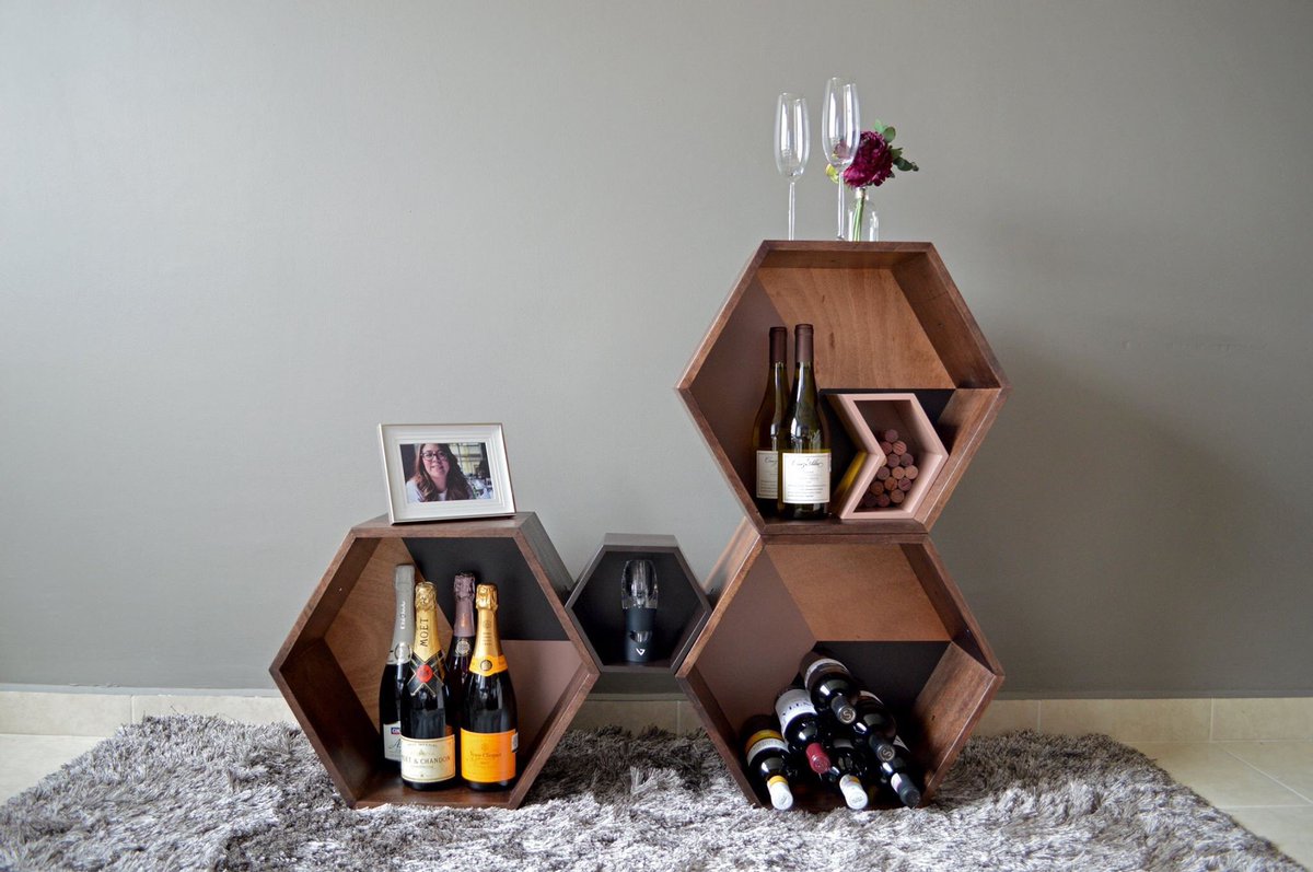 apotemamx's tweet photo. Un vistazo al #Panal que hicimos inspirado en elementos #naturales 😄🍃🍂 #estiloB #apotema #mexchic #wine #bookshelf https://t.co/C1b0gZDeOp