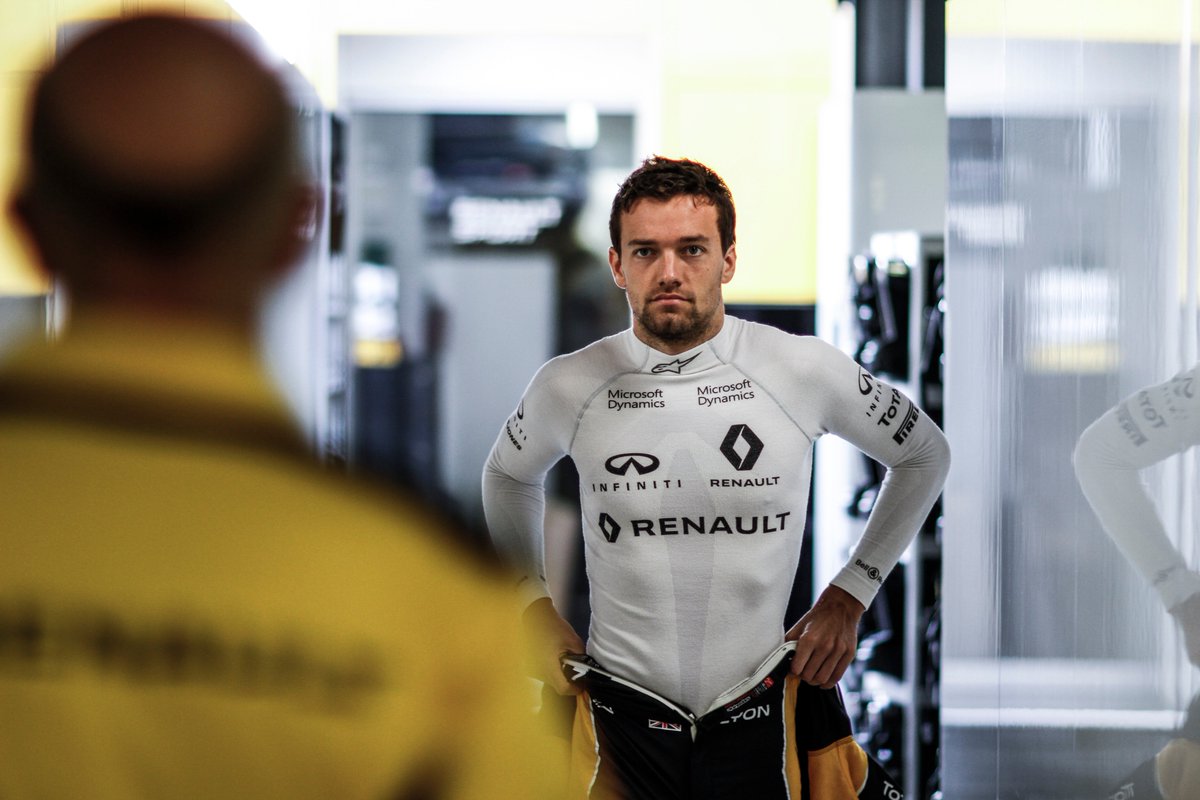 AlpineF1Team's tweet photo. Final thought? It's game on for tomorrow... #Quali time! 
#ItalianGP https://t.co/xcLuuvcBxW