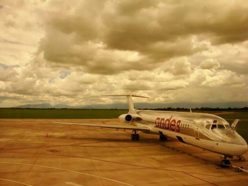 ANDES líneas Aéreas uy algunas de sus aeronaves. 
Saludos colegas y amigos.