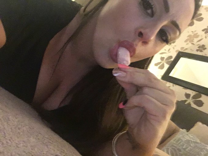 Let me lick your lolly pop https://t.co/8NmyRb46LW<a href="/tag/kik"class="tags"><span>#kik</span></a>