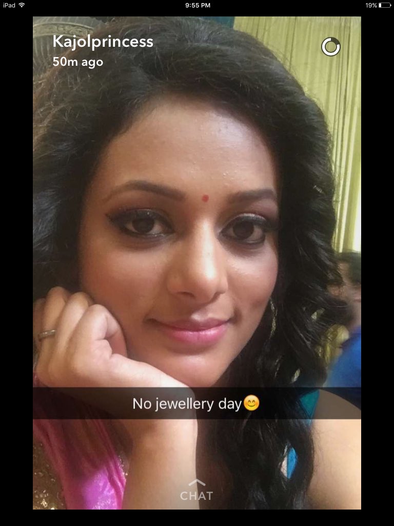 KajolFctm's tweet photo. Snapchat update #KajolasDevi @Ashoka_Colors https://t.co/ljMOzX4mHK