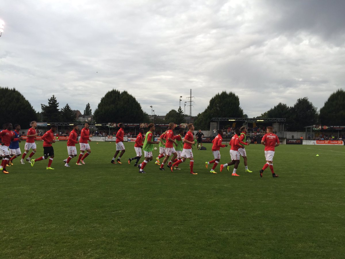 ganciaux's tweet photo. Le @Standard_RSCL a commencé son échauffement avant d'entamer sa rencontre face à @OM_Officiel @CanalC_TV #stamar https://t.co/09DanZ0tfb