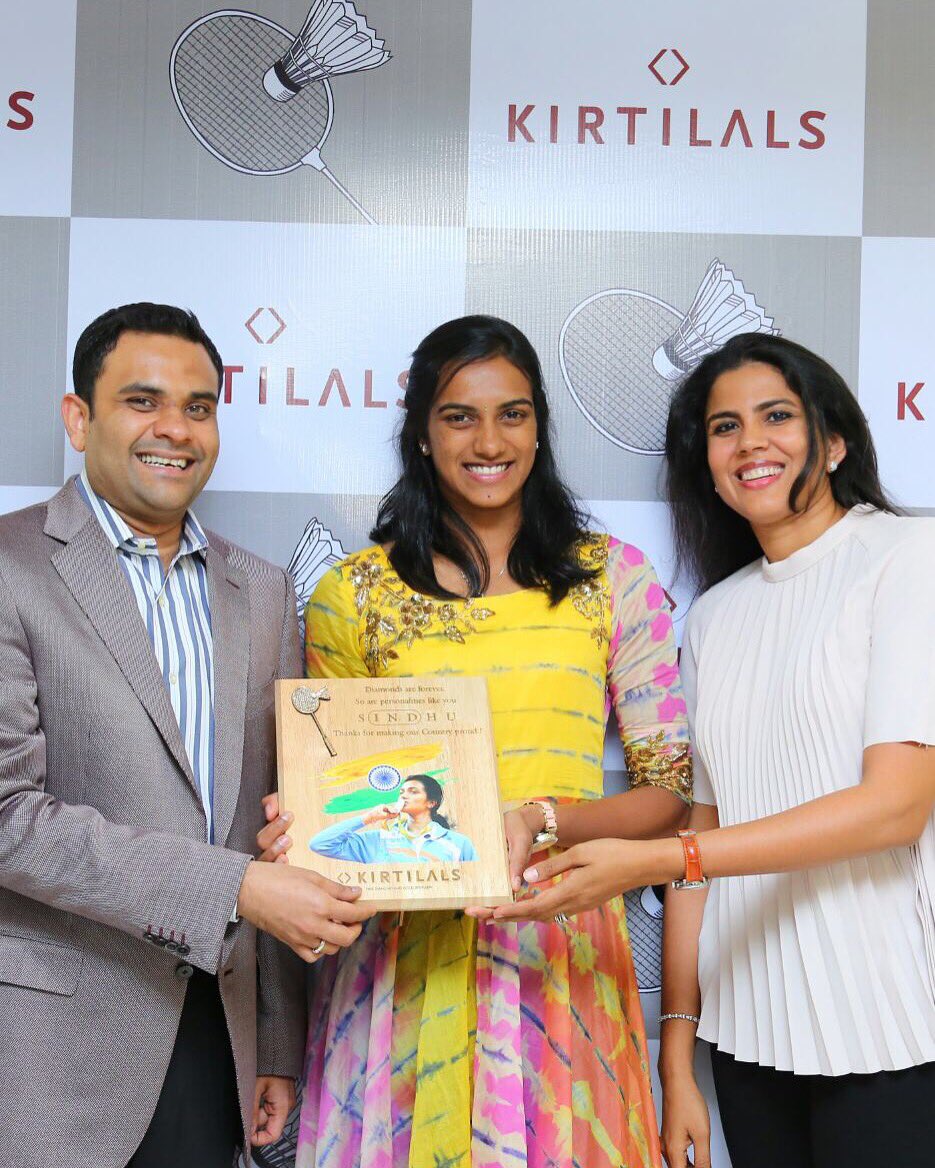 "Touched by warmth of people of my city, at iconic <a href="/KirtilalsOnline/">Kirtilals</a> , who recognized me with personilised memento"