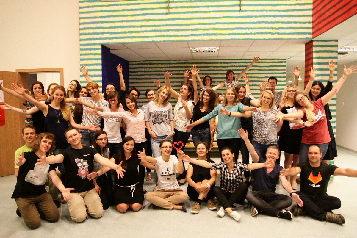 railsgirls_poz's tweet photo. Just to keep up with the tradition: #FridayHug! <3
#RailsGirlsPoznan #RGPoz16 #BackToSchool https://t.co/OupAXu56rY