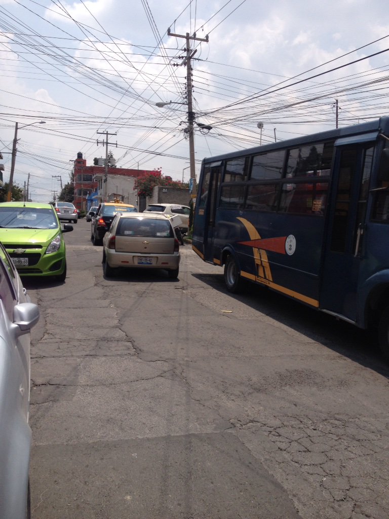 deymarock's tweet photo. @JavierLopezDiaz obstruyen flujo vehicular hacia Puente 39ote. https://t.co/dWG7SxuWLN