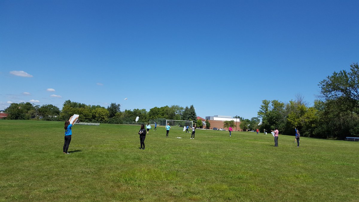 LathropScience's tweet photo. It'seems a good day to fly a kite and learn perseverance. #d60learns https://t.co/0eild7YThB