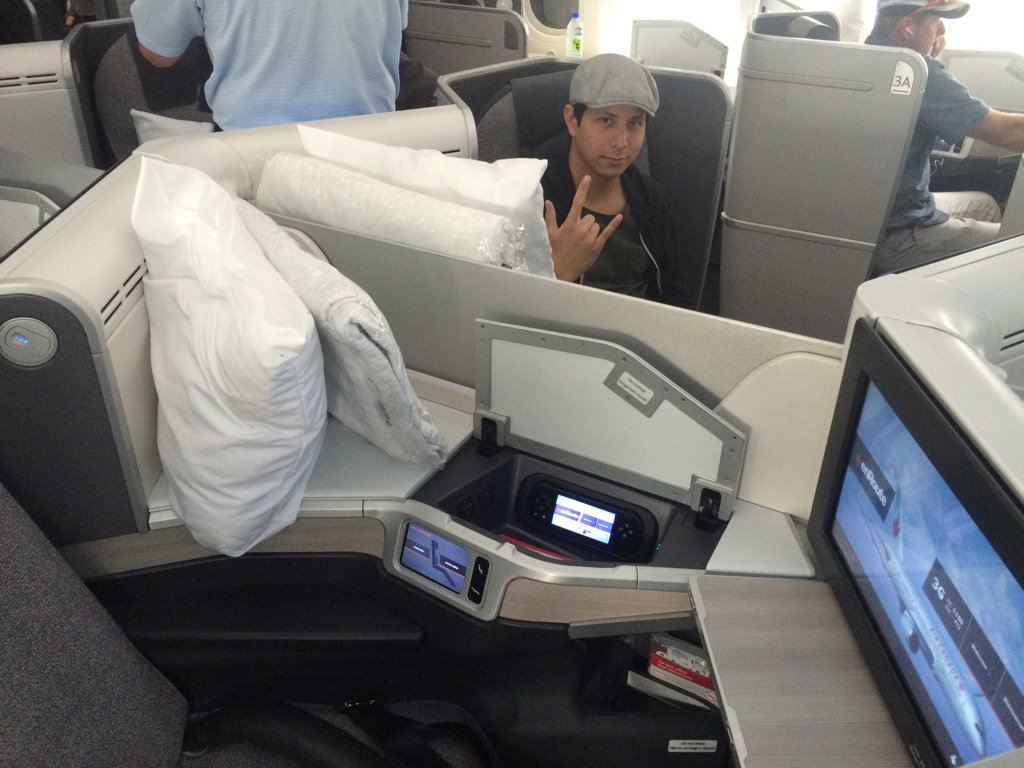 Gettin cosey with <a href="/JKudding/">Justin Kudding</a> in a Dreamliner. Ottawa bound