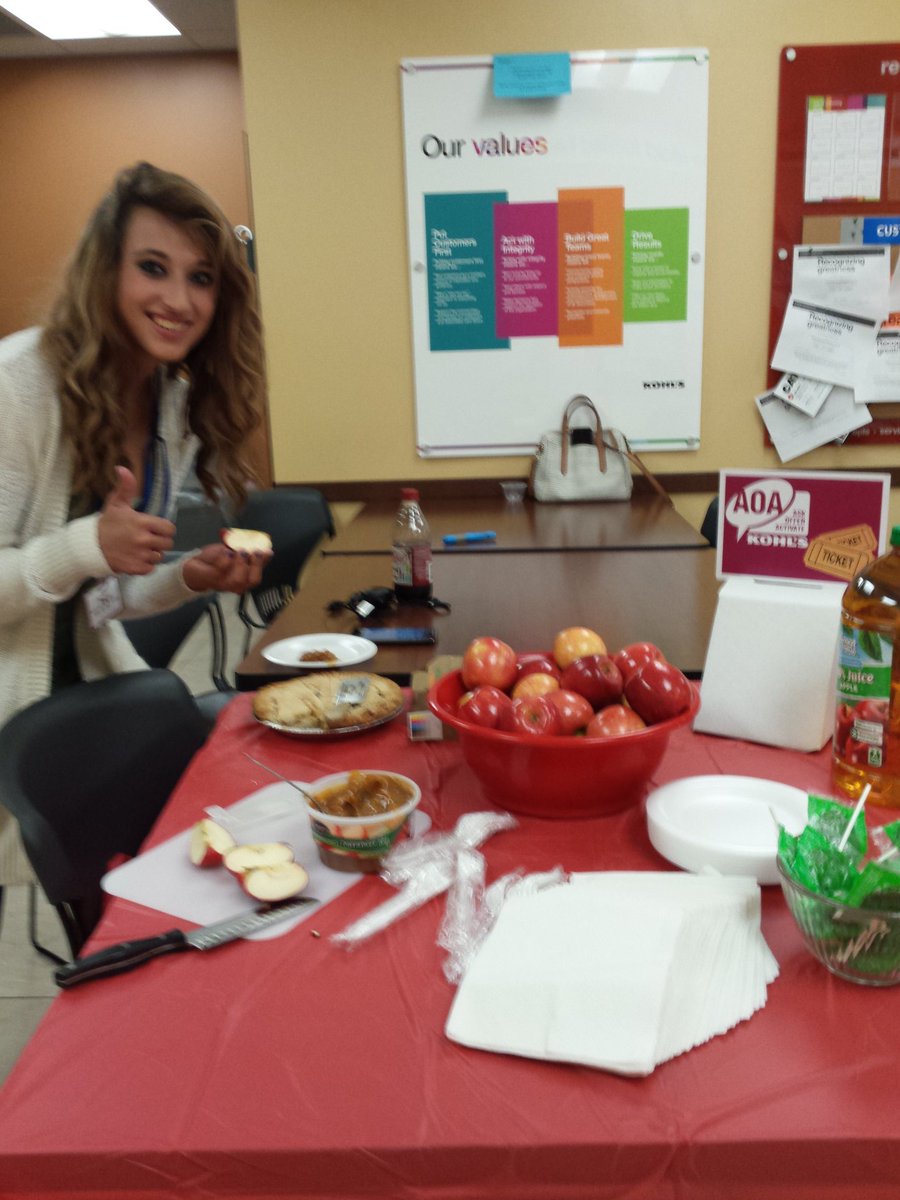 ctrax4447's tweet photo. #LIFEATKOHLS An Apple A Day Adds to the Fall Fun here at Store #1487 https://t.co/oDEBnBf882