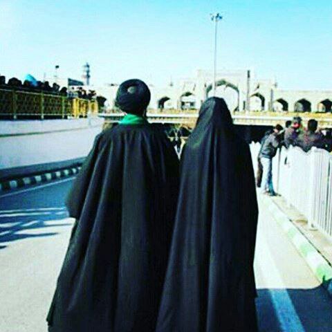.
قال ساخراً
كيف ترضى لزوجتك ان تلبس خيمه
قلت مبتسماً ان الله امتدح نساء الجنه
بقوله:
حور مقصورات بالخيام

.