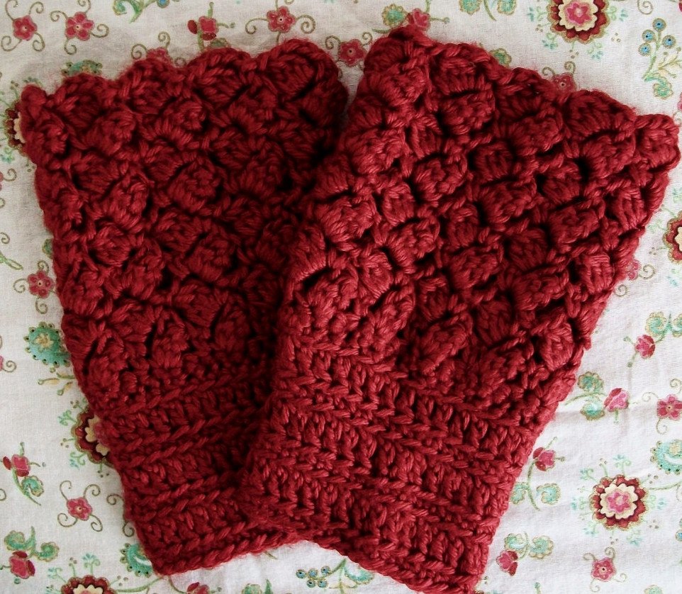 Bluestockinette's tweet photo. Blooming Roses Red Boot Toppers https://t.co/ZZCa5qcBZa #etsymntt #RedBootToppers https://t.co/wwNcDPZT3D