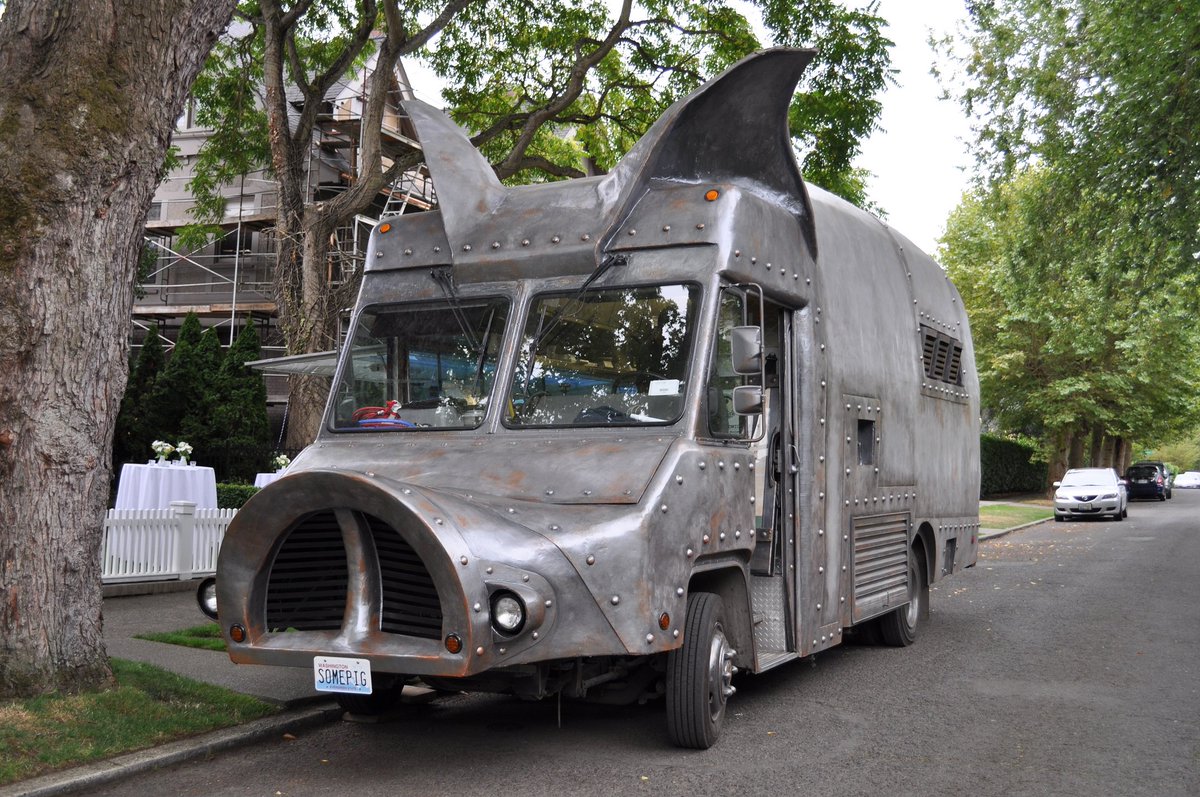 BOXBURGERtruck's tweet photo. Fun Food Truck Friday:
May we present to you~
The Seattle @somepigseattle 
Maximus/Minimus #foodtruck https://t.co/BqIHwGd2t8