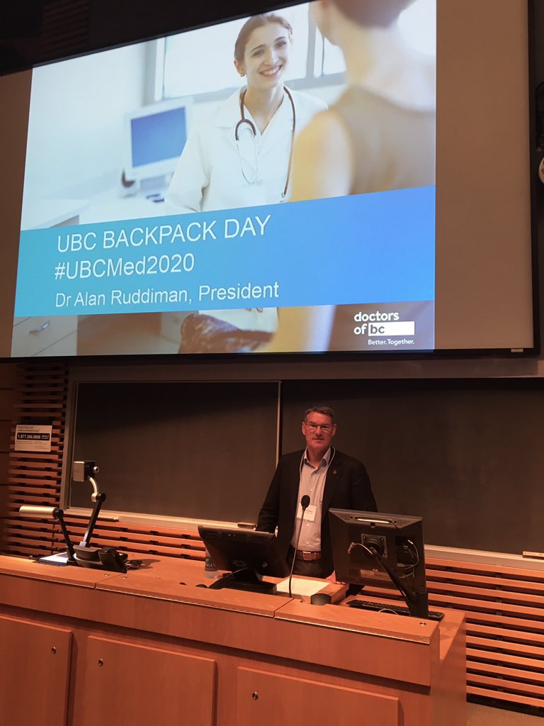 DoctorsOfBC's tweet photo. President @awruddiman welcomes @UBCmedicine 1st yr students to the medical family #backpack2016 #UBCMed2020 https://t.co/dpyc65608i