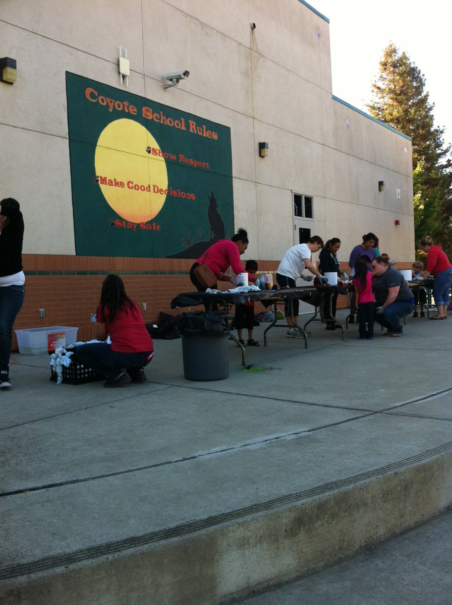 outdated_acct's tweet image. Tie Dye Friday at NPE for Kinder and TK:  Parents, Teachers, and Students HOWLing with Coyote Spirit!