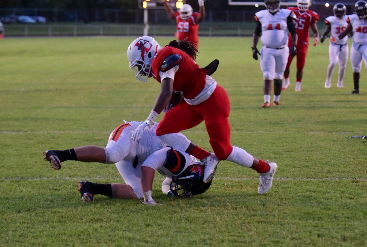 GlennWHunter's tweet image. @NashFootball scores 1st w/2:30 in 1Q. @Rondarius100 ran 13 yards for 7-0 lead over @Stratford615. #MoPattonSports