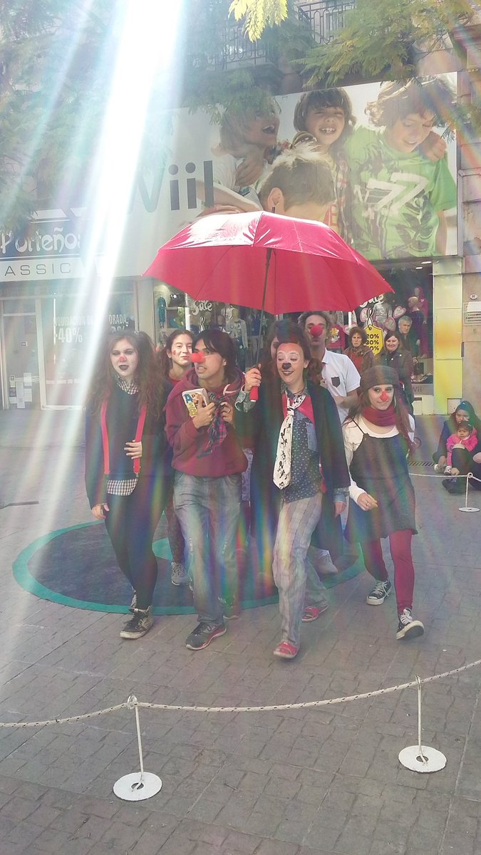 fer_esunmonton's tweet photo. #SemanaDeLasArtes Escuela de Teatro BahiaBlanaca @BAeducacion Cierre con intervención Circense en la Peatonal https://t.co/zRaSoi9pVF