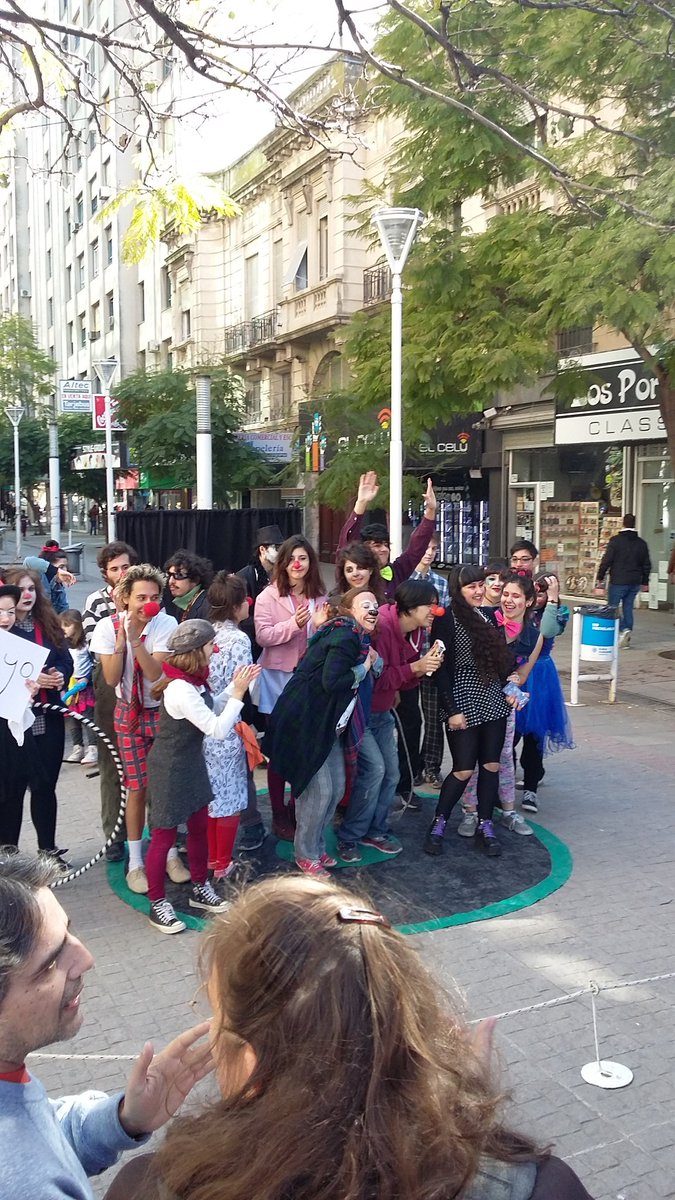 fer_esunmonton's tweet photo. #SemanaDeLasArtes Escuela de Teatro BahiaBlanaca @BAeducacion Cierre con intervención Circense en la Peatonal https://t.co/zRaSoi9pVF