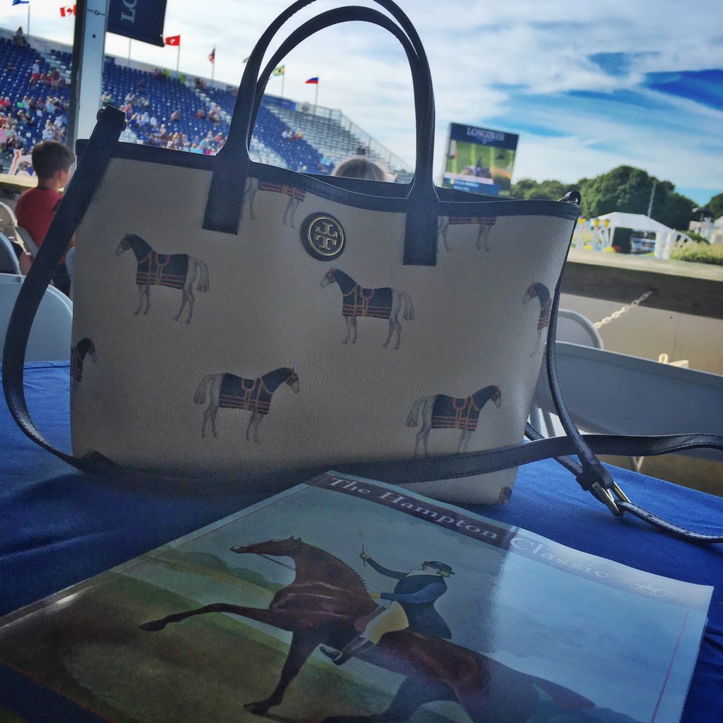 EqStylist's tweet image. The #pony purse always comes out during important events... #HamptonClassic #EquestrianStyle 🐴👜