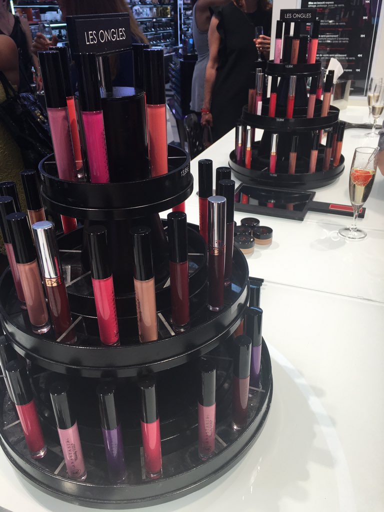 MargotYMF's tweet photo. OMG les gloss #sephoralovesanastasia https://t.co/J0LP0FdvDr