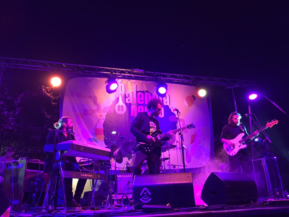 ¡Energía enorme la que desprenden Adrián Costa &amp; <a href="/thecriers/">The Criers</a>  en #PalenciaEnNegro 🔝! #SanAntolín16