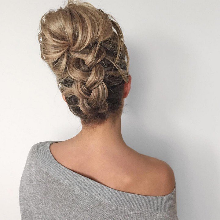 lookdujour_ca's tweet photo. Le chignon relax « pimpé » ☝ On aime!
#lookdujour #ldj #upsidedownbraid #braidideas #braid… https://t.co/lgs6JNGiDO https://t.co/QVJdXlt9PD