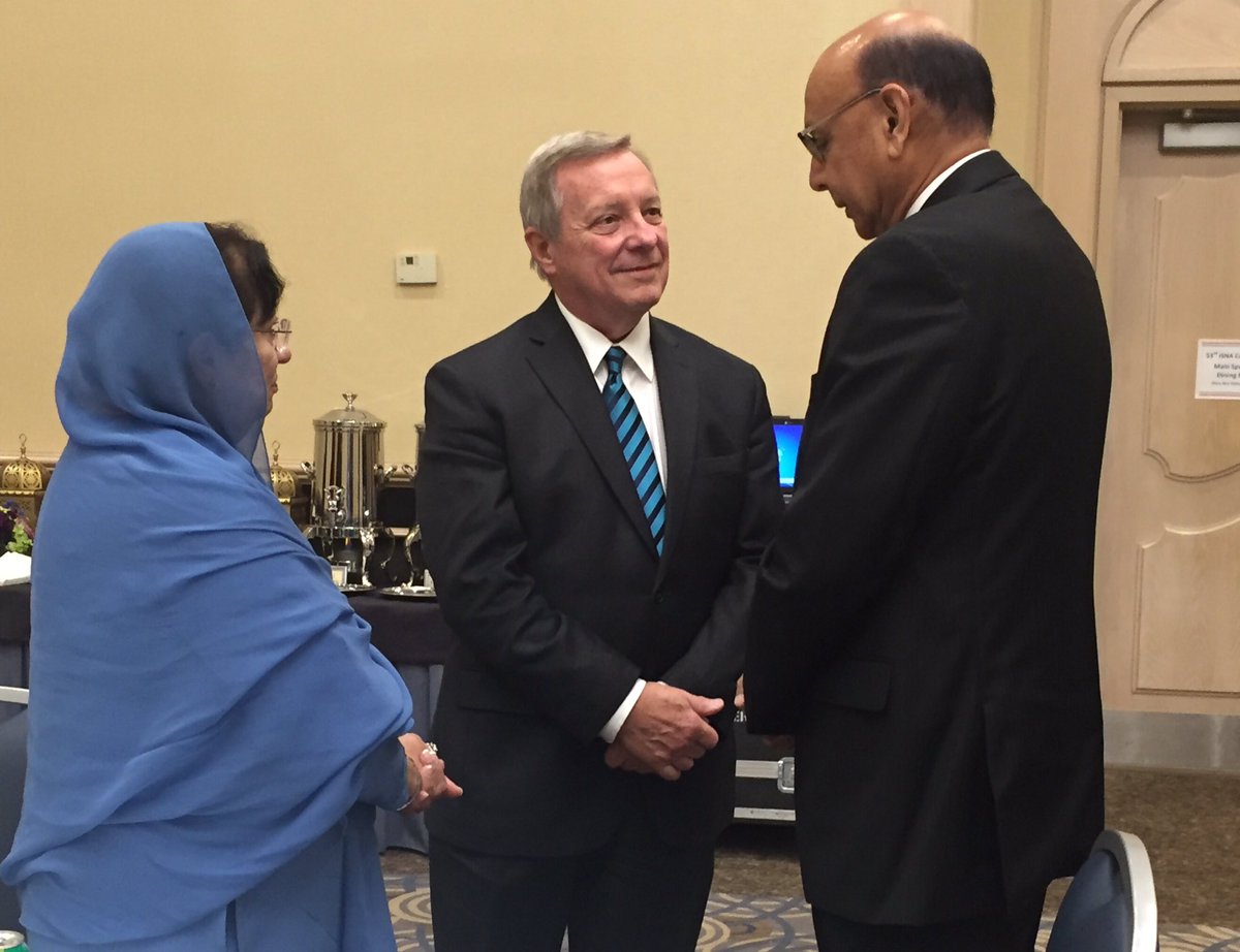 Honored to meet Khizr and Ghazala Khan this afternoon at the @isnaconvention in Rosemont