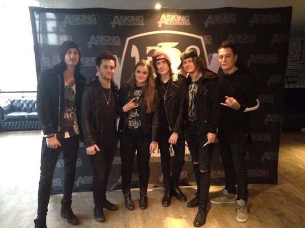 Come hang with us this fall on the #10YearsInTheBlack Tour! Get your VIP Packages now: buff.ly/2bShL3p