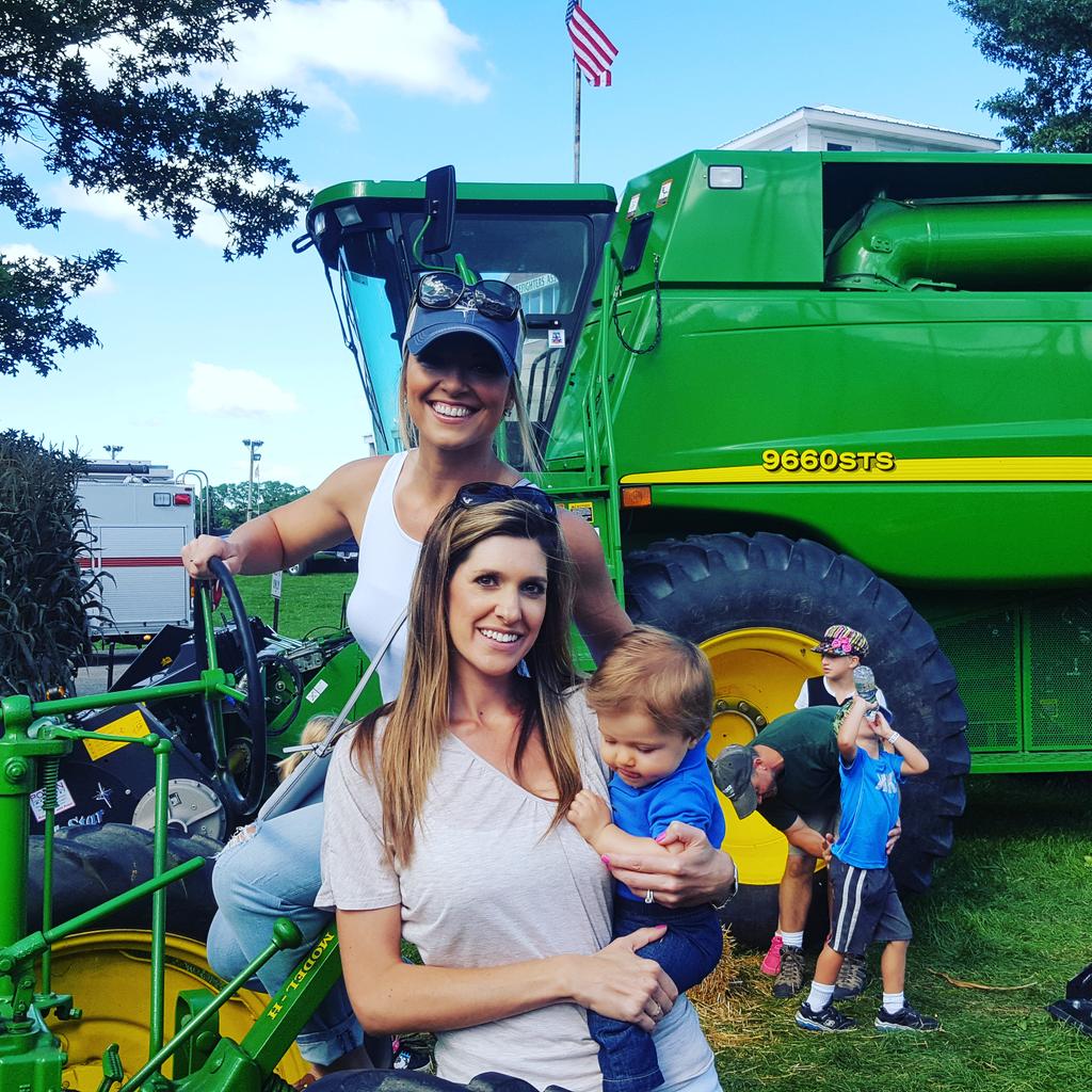 enoreikaTV's tweet photo. #countrylife at the #GeaugaCountyFair #johndeere https://t.co/OVchJyDArY