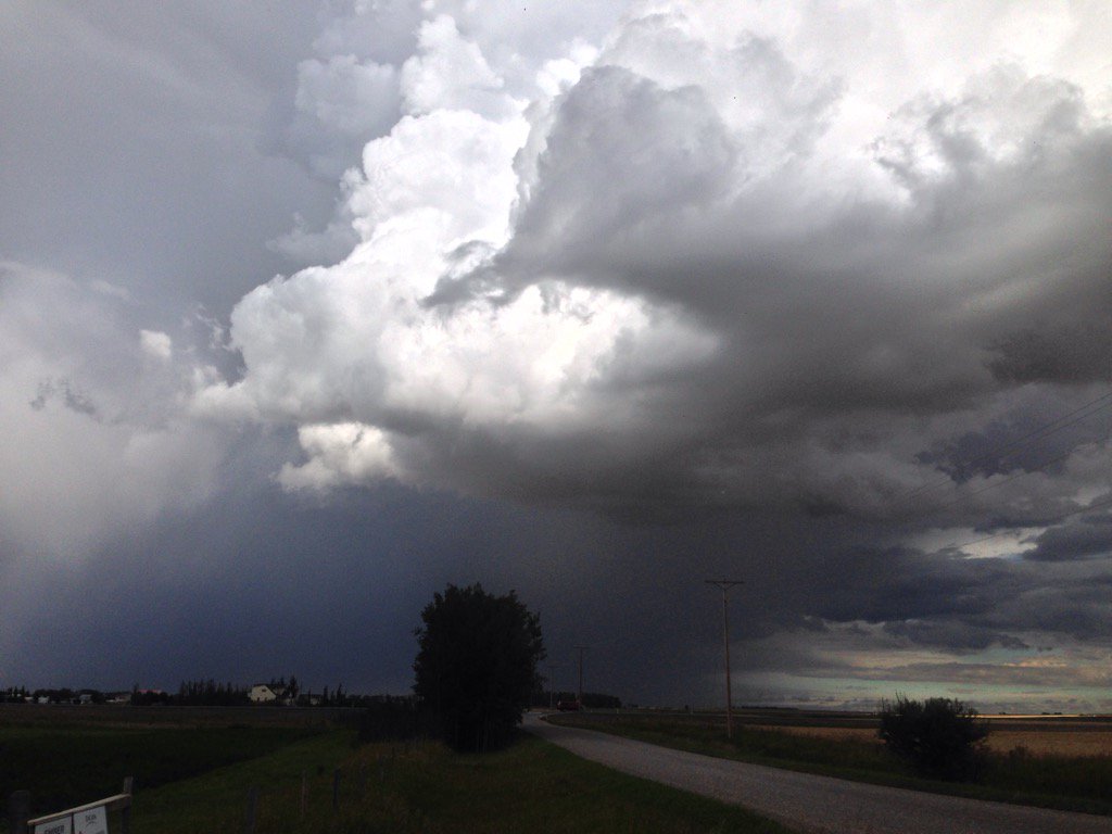 LakeviewChaser's tweet photo. Back side of the Langdon storm 3:38pm looking north #abstorm https://t.co/Wq0pQRwWhU