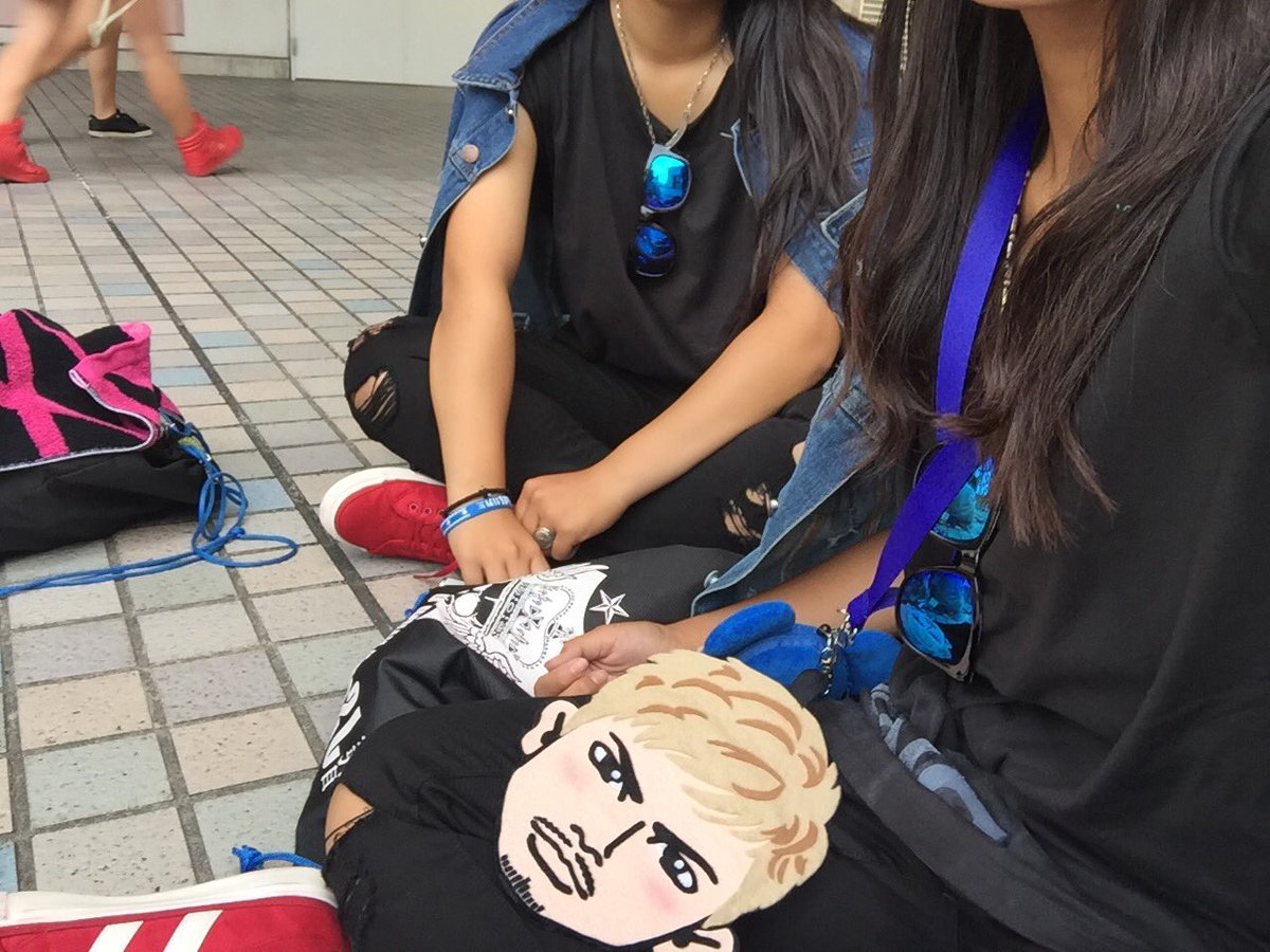 3jsbryujimegu's tweet photo. 並んでるるる✨
ドキドキしてきた！！！😂✨ https://t.co/RUlwbMRK4w