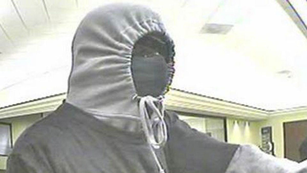 'Filter Bandit' hits another bank in South Florida bit.ly/2bJb1o1?utm_me… https://t.co/FruUEKJAKk