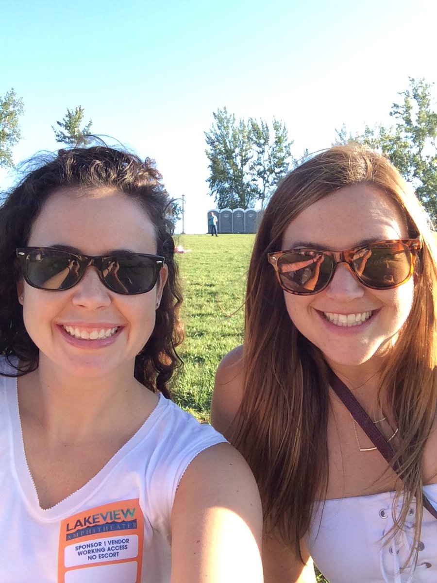 JDebbold's tweet photo. #visionsrock Anything goes on a Friday night! #fgl #tgif #flannel #lakeviewampitheater https://t.co/IZIDPOvHCX