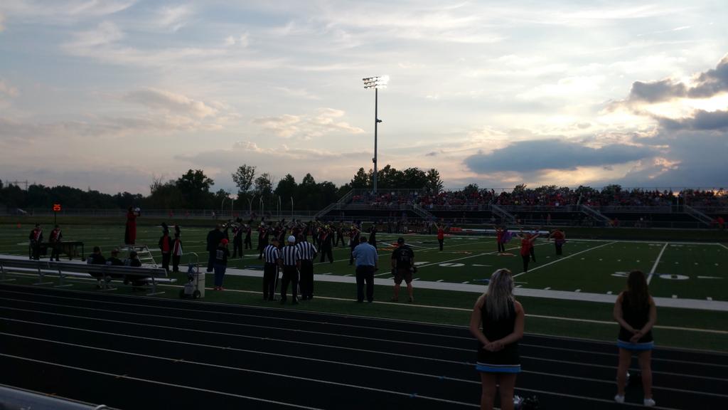 davidmoore_7's tweet photo. Wise Central band pregame tribute to Ralph Stanley... #Ridgeview #Classy #DickensonCountyVA https://t.co/5lkRHWtnQz