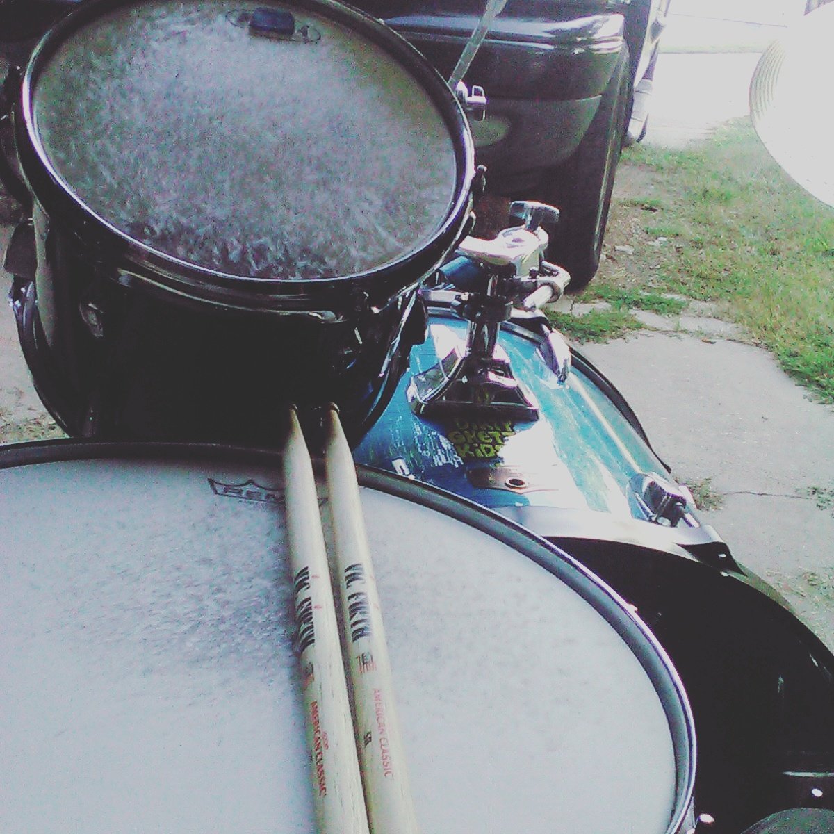 IM_THAT_DRUMMER's tweet photo. i love playing outside
#vicfirth
#drumbeats
#drumming
#whitefoxkill
#whitefoxkilldrummer https://t.co/K7xo3jq4bP