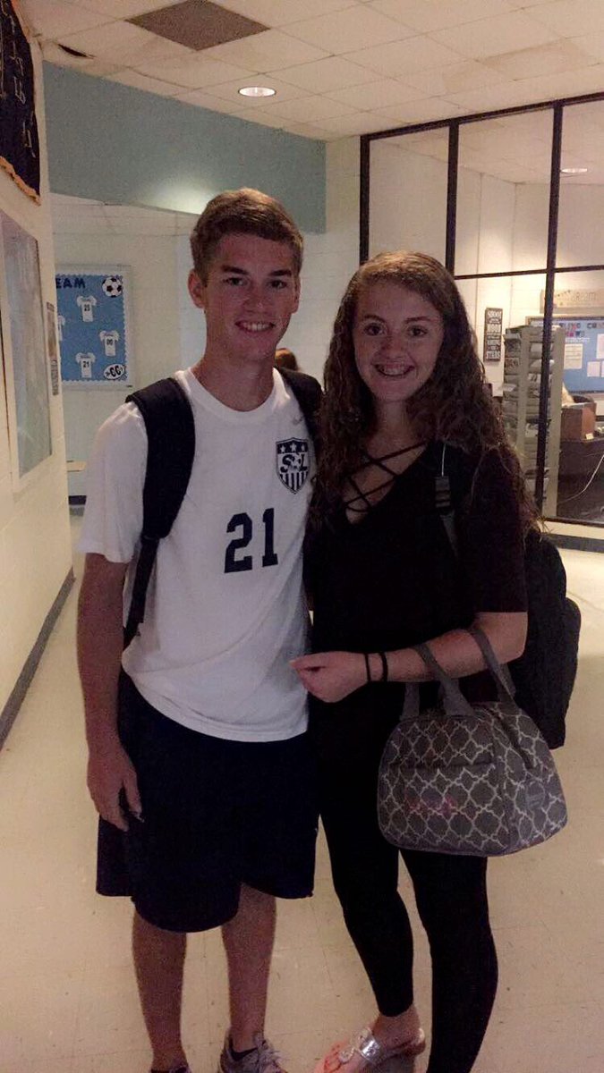 sarah_carter42's tweet image. A little late but....#itsofficial #basicallybasic #sept1❤️